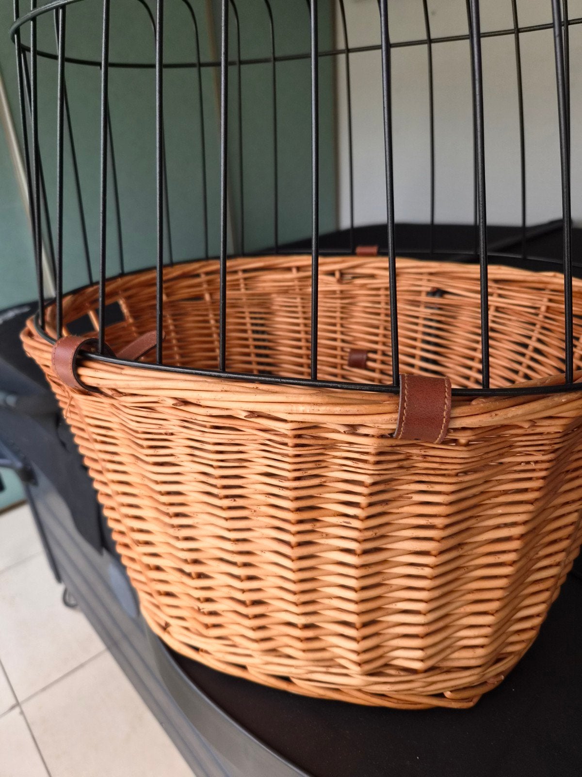 Rotan fietsmand voorop met metalen rek, Fietsen en Brommers, Ophalen, Gebruikt, Fietsmand, Stuurbevestiging