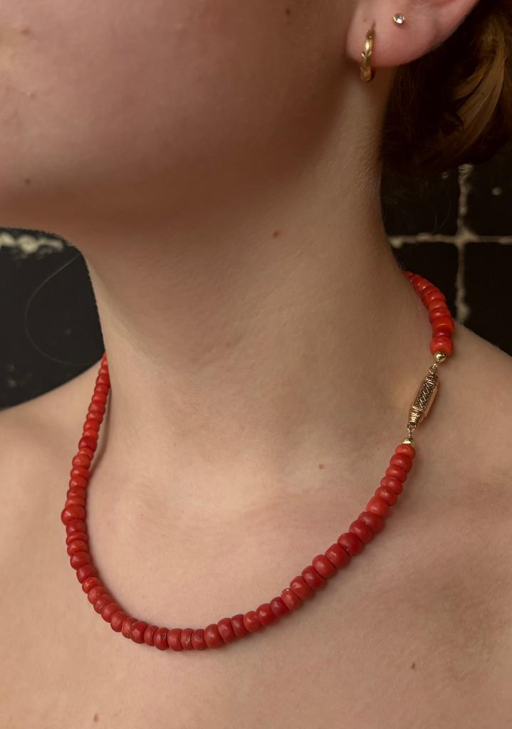 Bloedkoraal fraai antieke ketting 14k gouden slot dames
