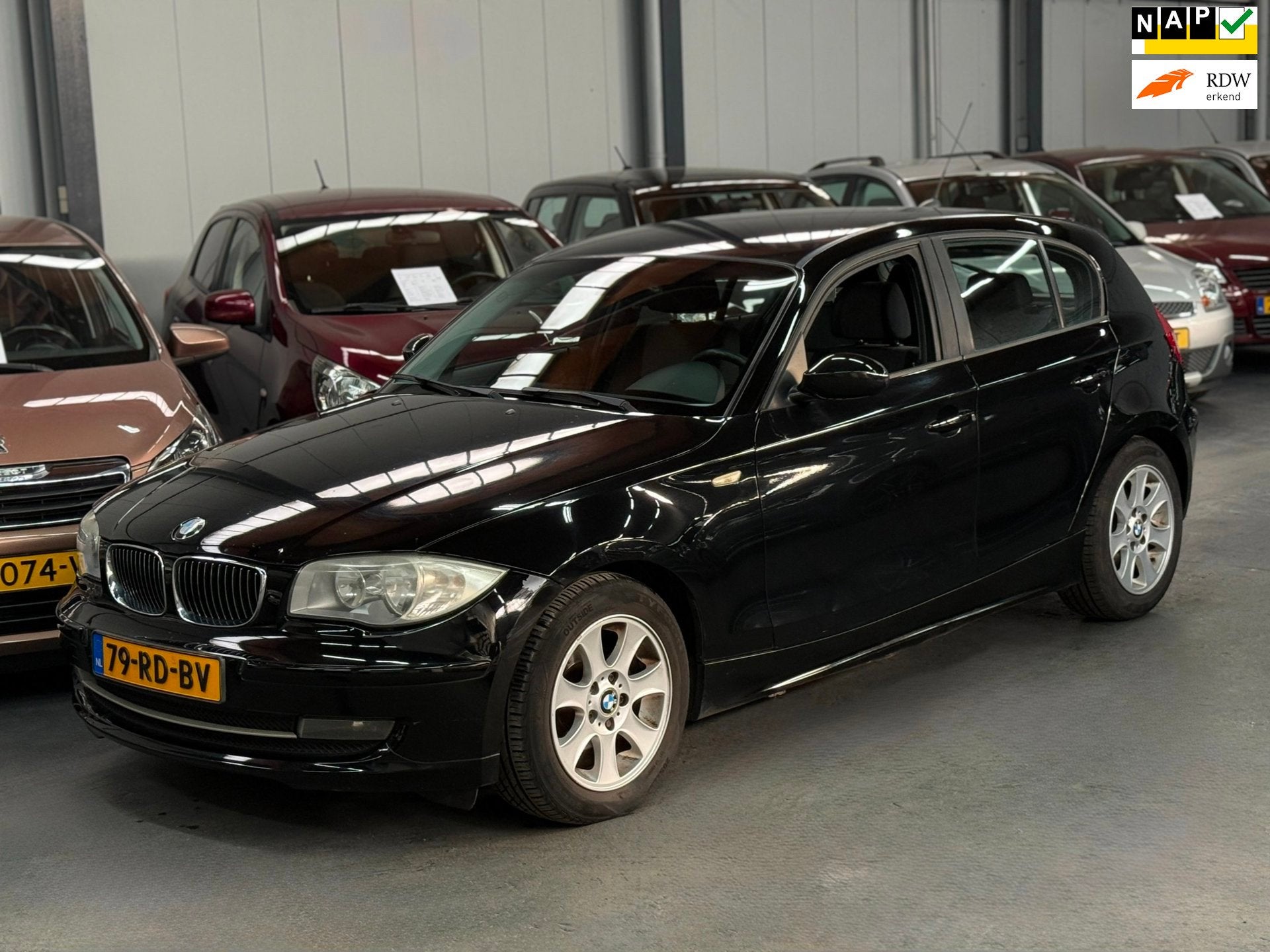 BMW 1-serie 118d High Executive APK NAP, 1-Serie, Zwart, 4 cilinders, Origineel Nederlands