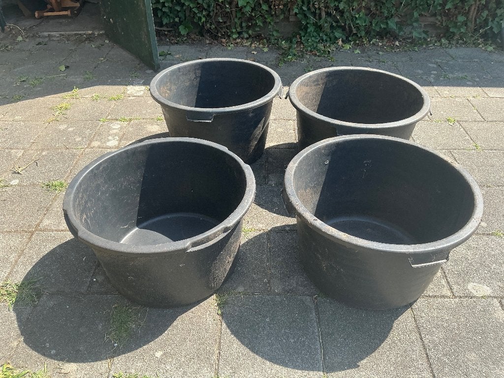 4x Grote, plastic teil (diameter 60 cm. hoogte 35 cm.), Ophalen, Kunststof, Gebruikt, Rond