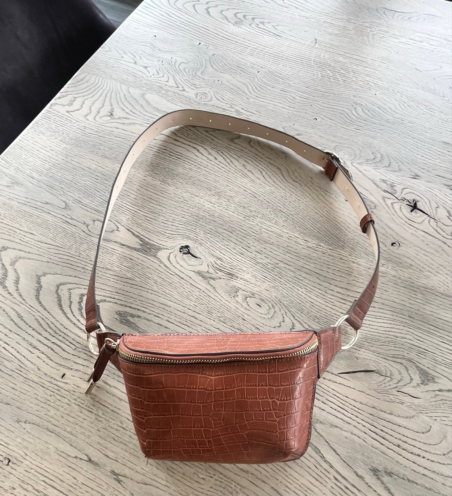 H&M Heuptasje / Crossbody Tasje met Krokodillenprint, Ophalen of Verzenden, Zo goed als nieuw, Bruin, Overige typen