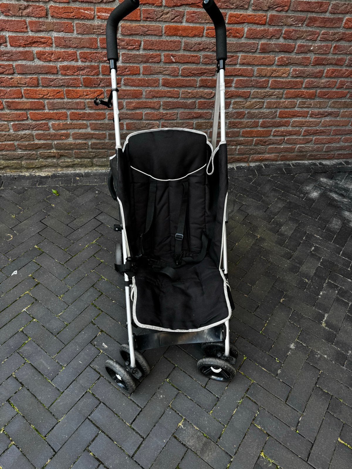 Compacte zwarte buggy - Ideaal voor onderweg, Kinderen en Baby's, Buggy's, Ophalen, Gebruikt, Overige merken, Verstelbare rugleuning