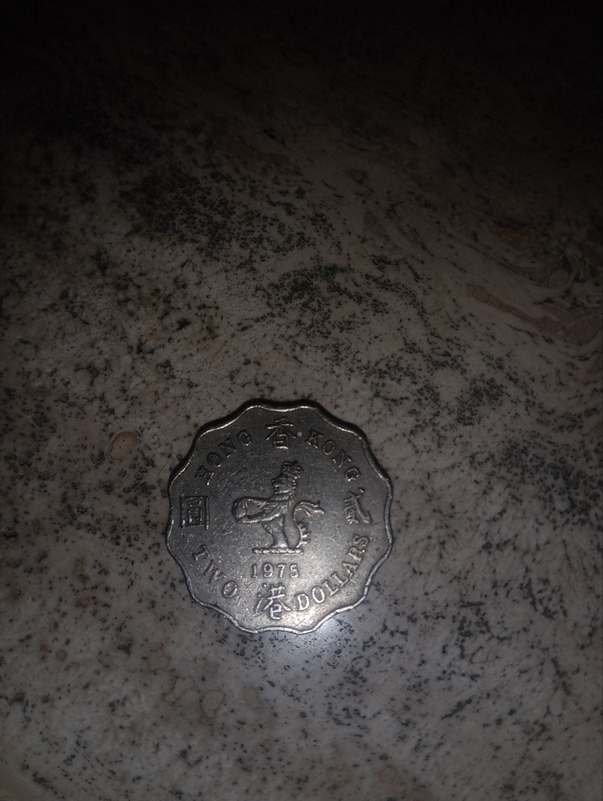 Hong Kong 2 Dollar munt uit 1975, Ophalen of Verzenden, Oost-Azië, Losse munt