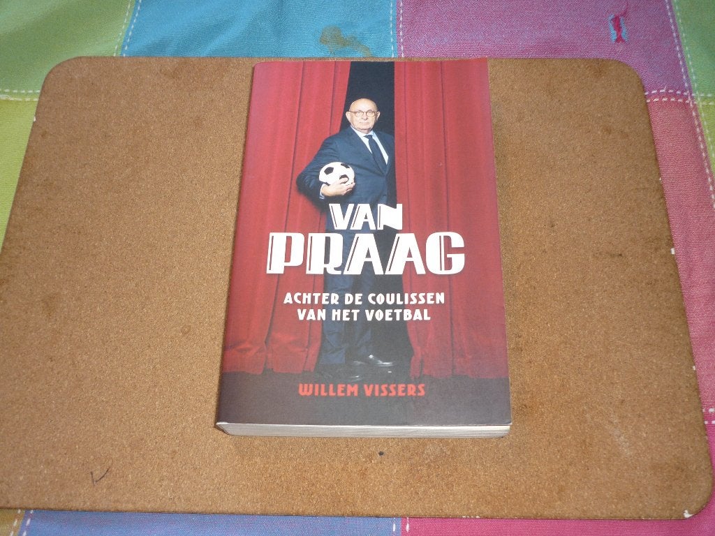 Van Praag Achter De Coulissen Van Het Voetbal, Verzamelen, Ophalen of Verzenden, Zo goed als nieuw, Ajax, Boek of Tijdschrift