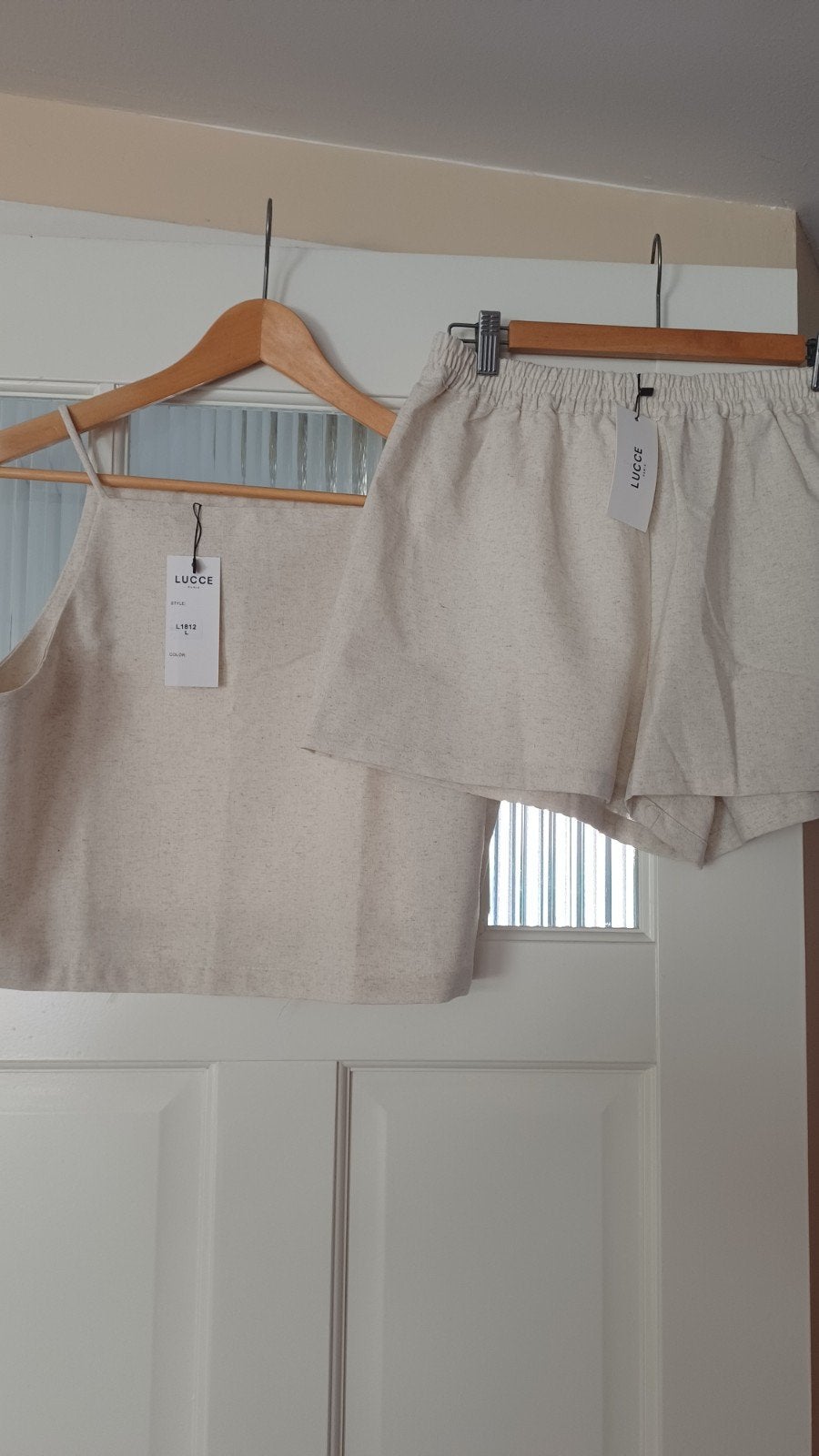 Nieuwe Lucee Paris tweedelige set, maat L, Kleding | Dames, Tops, Nieuw, Maat 42/44 (L), Beige, Zonder mouw, Ophalen of Verzenden