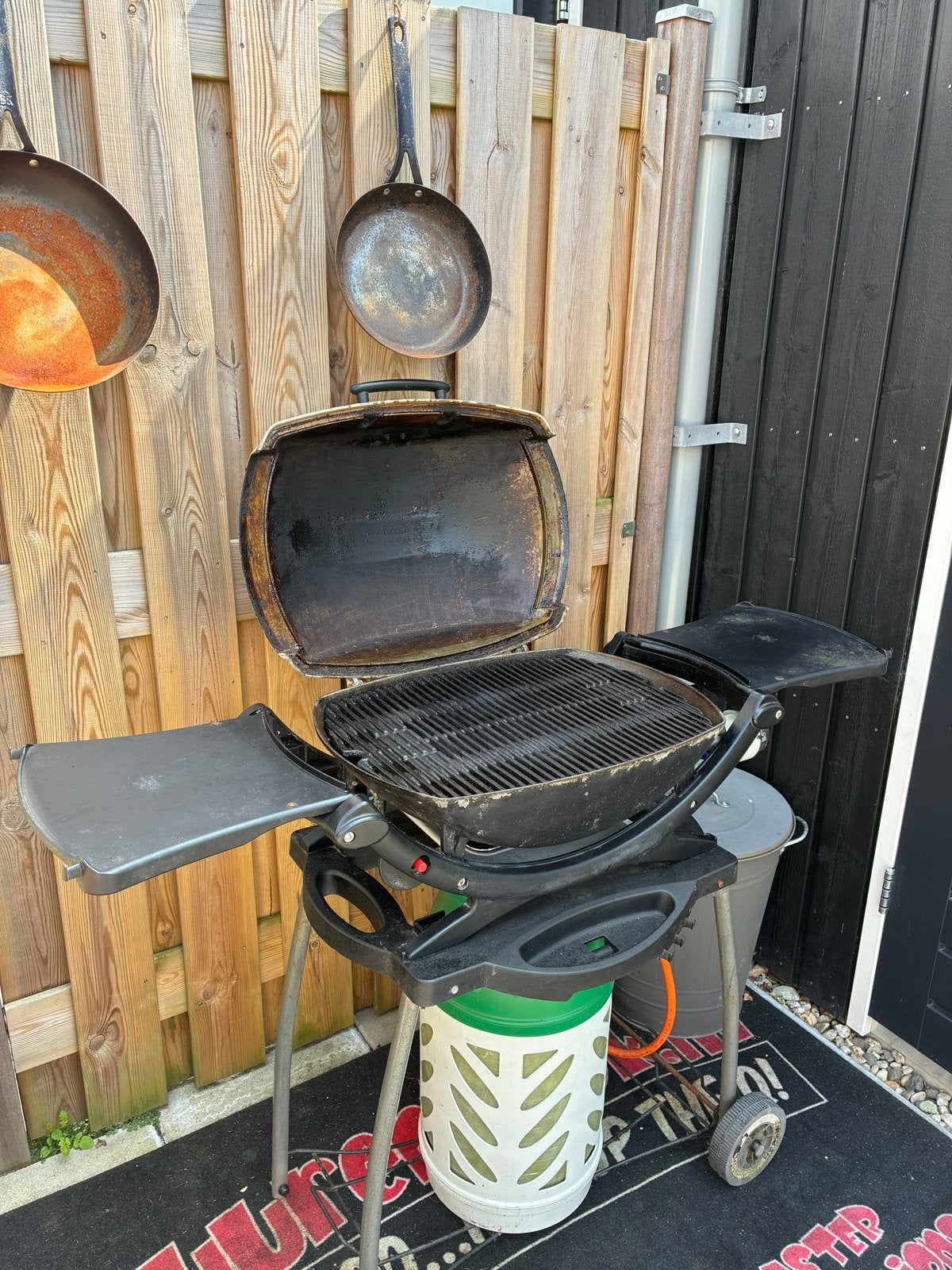 Weber Q2000 gasbarbeque met hoes en onderstel, Ophalen, Gebruikt