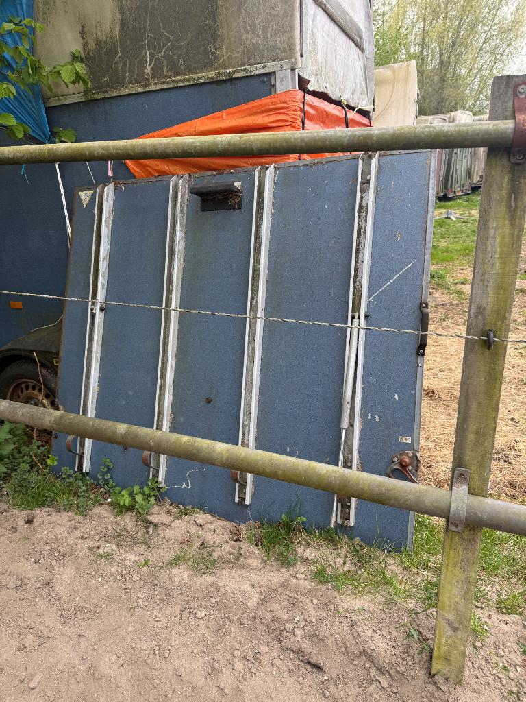 Klep trailer gratis, Dieren en Toebehoren, Paarden en Pony's | Overige Paardenspullen, Ophalen, Gebruikt, Overige soorten
