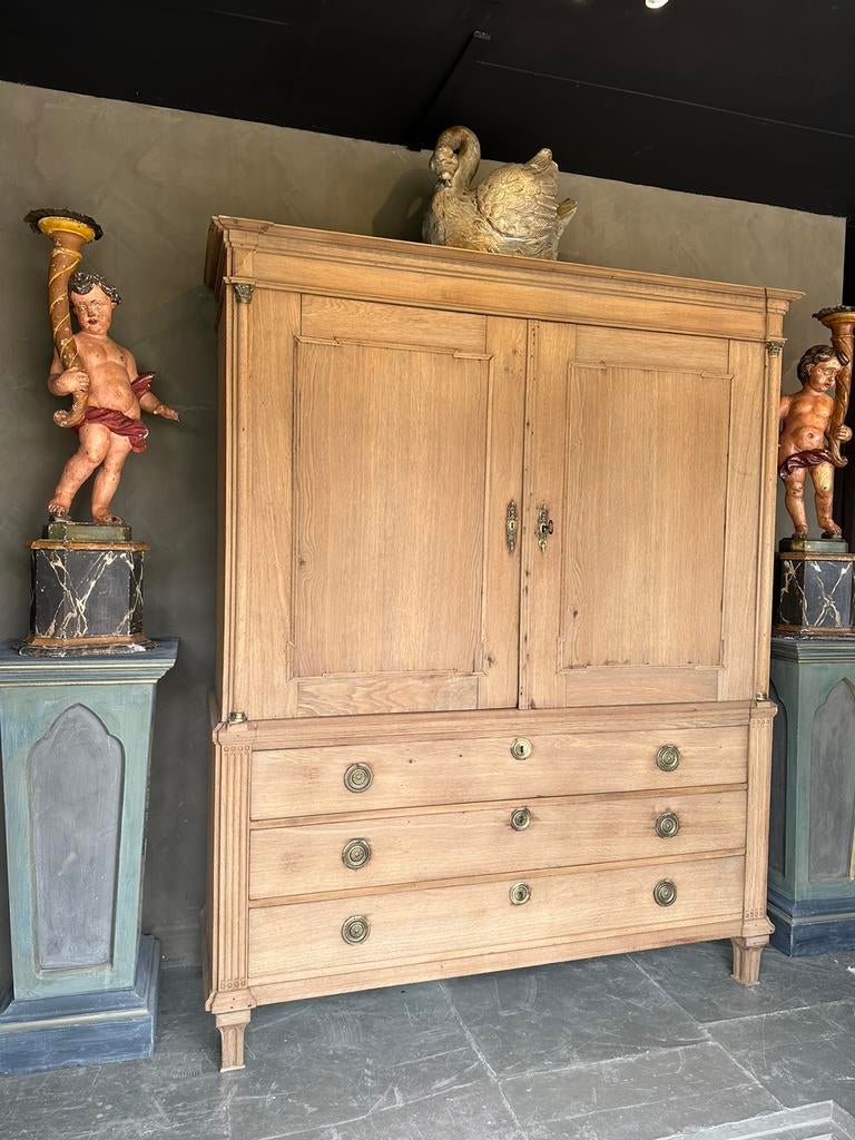 "HENDRICKX " Eiken Kast., Antiek en Kunst, Antiek | Meubels | Kasten, Ophalen of Verzenden