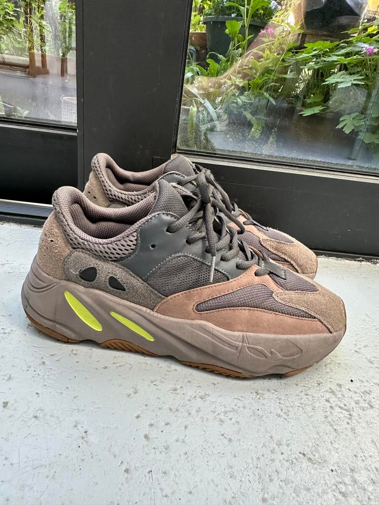 Adidas Yeezy Boost 700 Mauve - Maat 41 - Zeer Goede Staat, Ophalen of Verzenden, Zo goed als nieuw, Overige kleuren, Sneakers of Gympen
