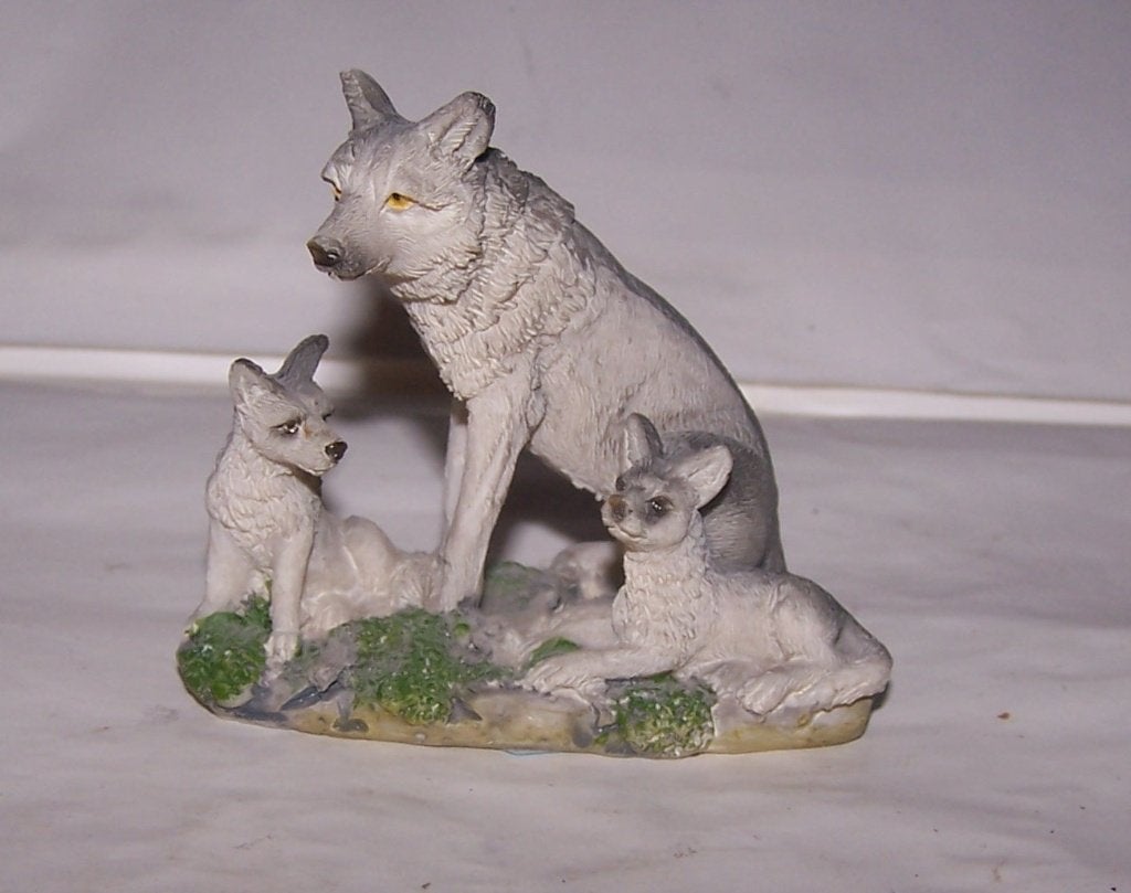 Beeld-Wolf met welpen. Nieuwstaat., Ophalen of Verzenden, Zo goed als nieuw, Dier