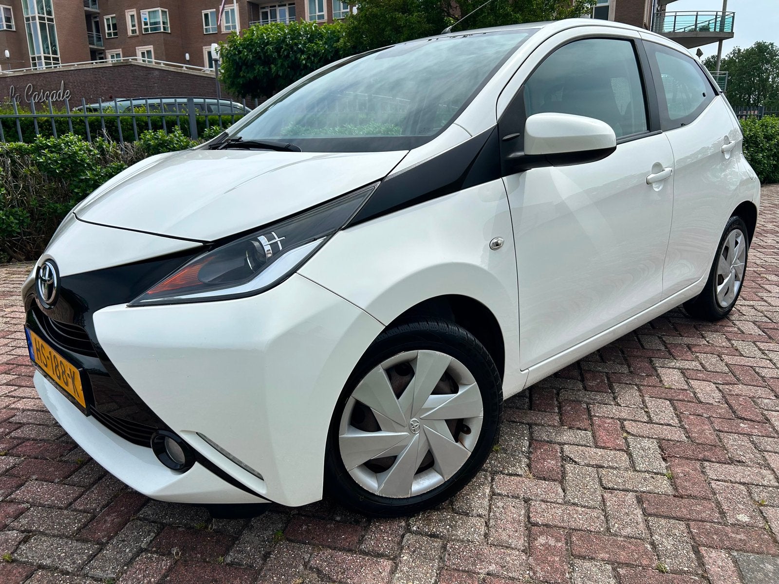 Toyota Aygo 1.0 VVT-i x-play Wit Metallic-IJskoude Airco-NAP, Auto's, Toyota, Voorwielaandrijving, Stof, Zwart, Wit