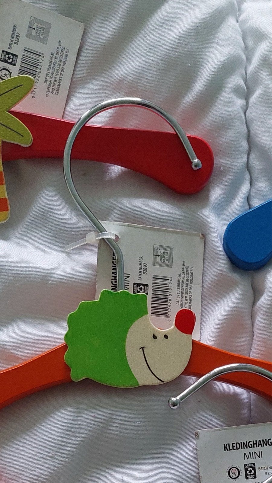 Leuke houten kledinghangers babykleding (12 stuks), Kinderen en Baby's, Ophalen of Verzenden, Zo goed als nieuw