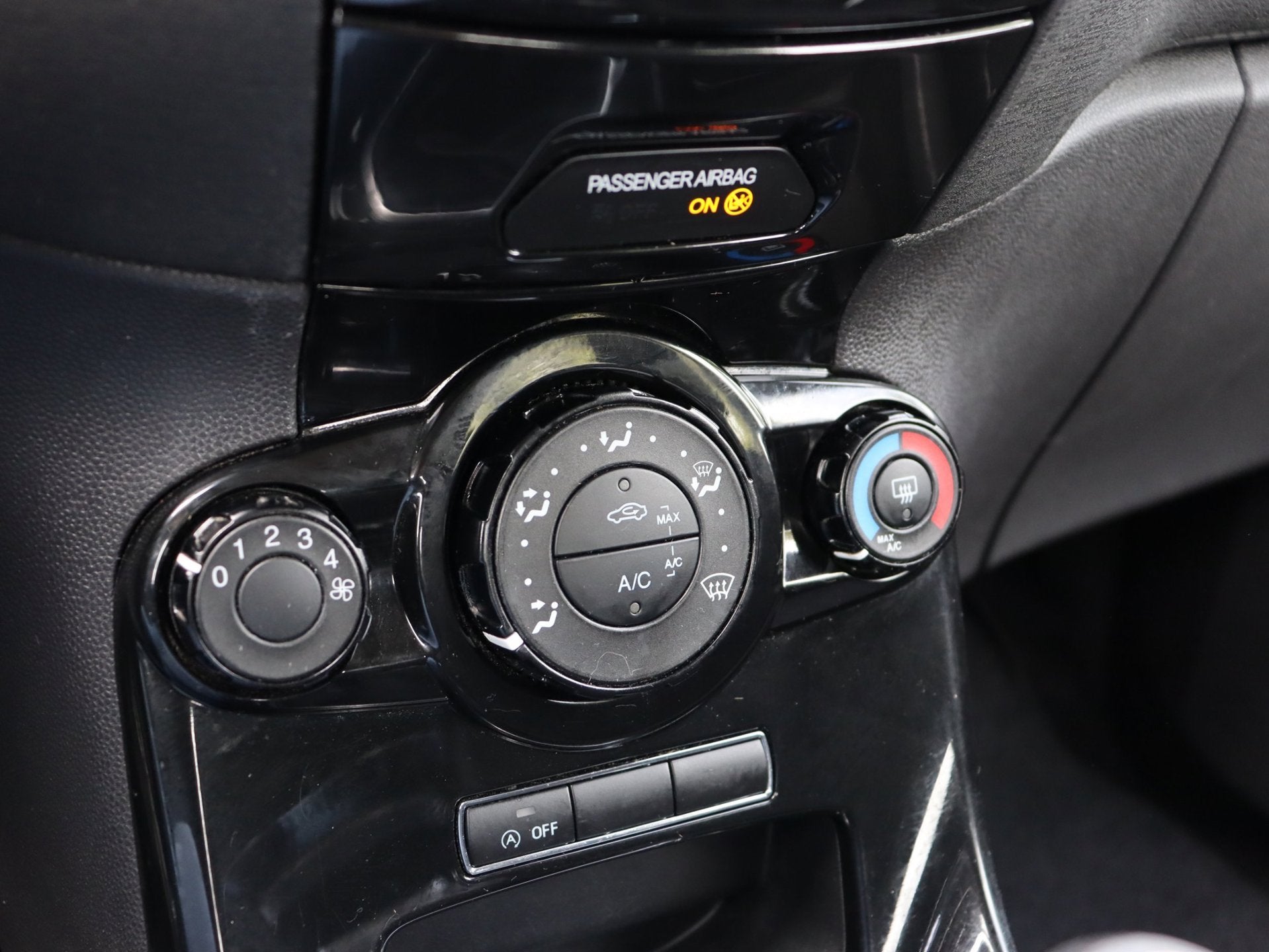 Foto 12 van Ford Fiesta 1.0 EcoBoost Titanium airco org NL