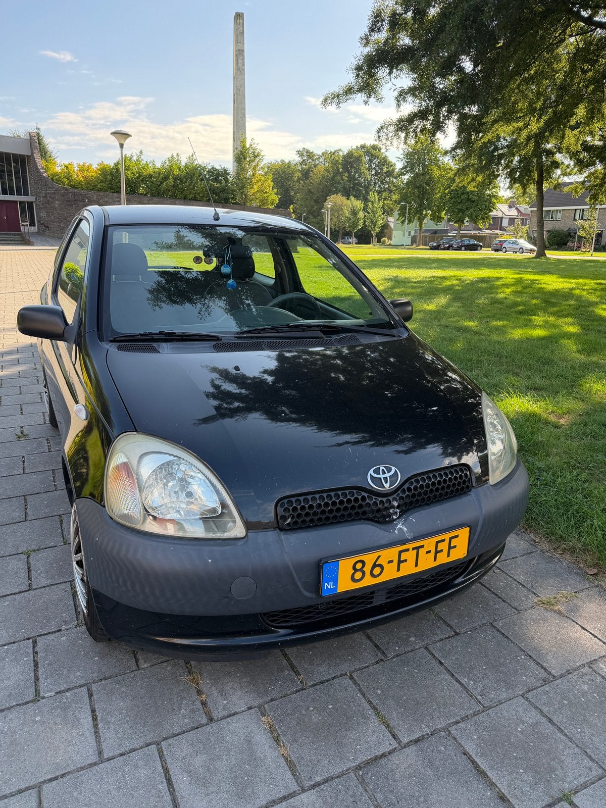 Nieuwe APK Toyota Yaris 1.0 16V 3DR 2000 Zwart, Auto's, Toyota, Voorwielaandrijving, 4 cilinders, 400 kg, Origineel Nederlands