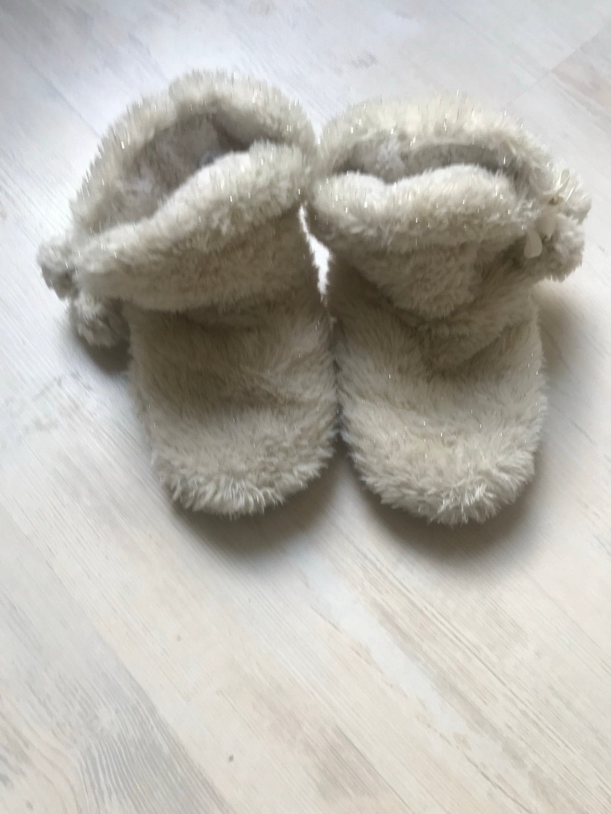 Fluffy Pantoffels met Glitters 36/37, Wit, Ophalen of Verzenden, Zo goed als nieuw, Pantoffels of Sloffen