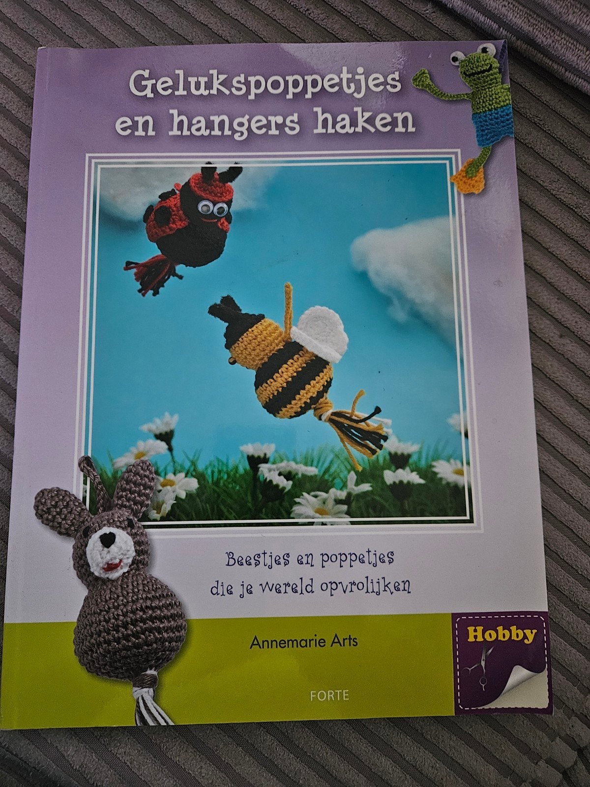 Gelukspoppetjes en hangers haken - Annemarie Arts, Breien en Haken, Ophalen of Verzenden, Zo goed als nieuw, Geschikt voor kinderen