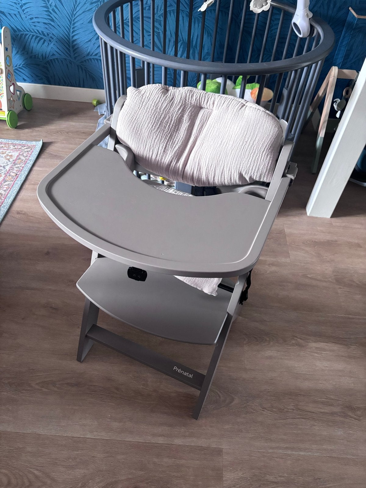 Prenatal Taupe Kinderstoel met Eetblad en Gordel, Ophalen of Verzenden, Zo goed als nieuw, Overige typen, Afneembaar eetblad