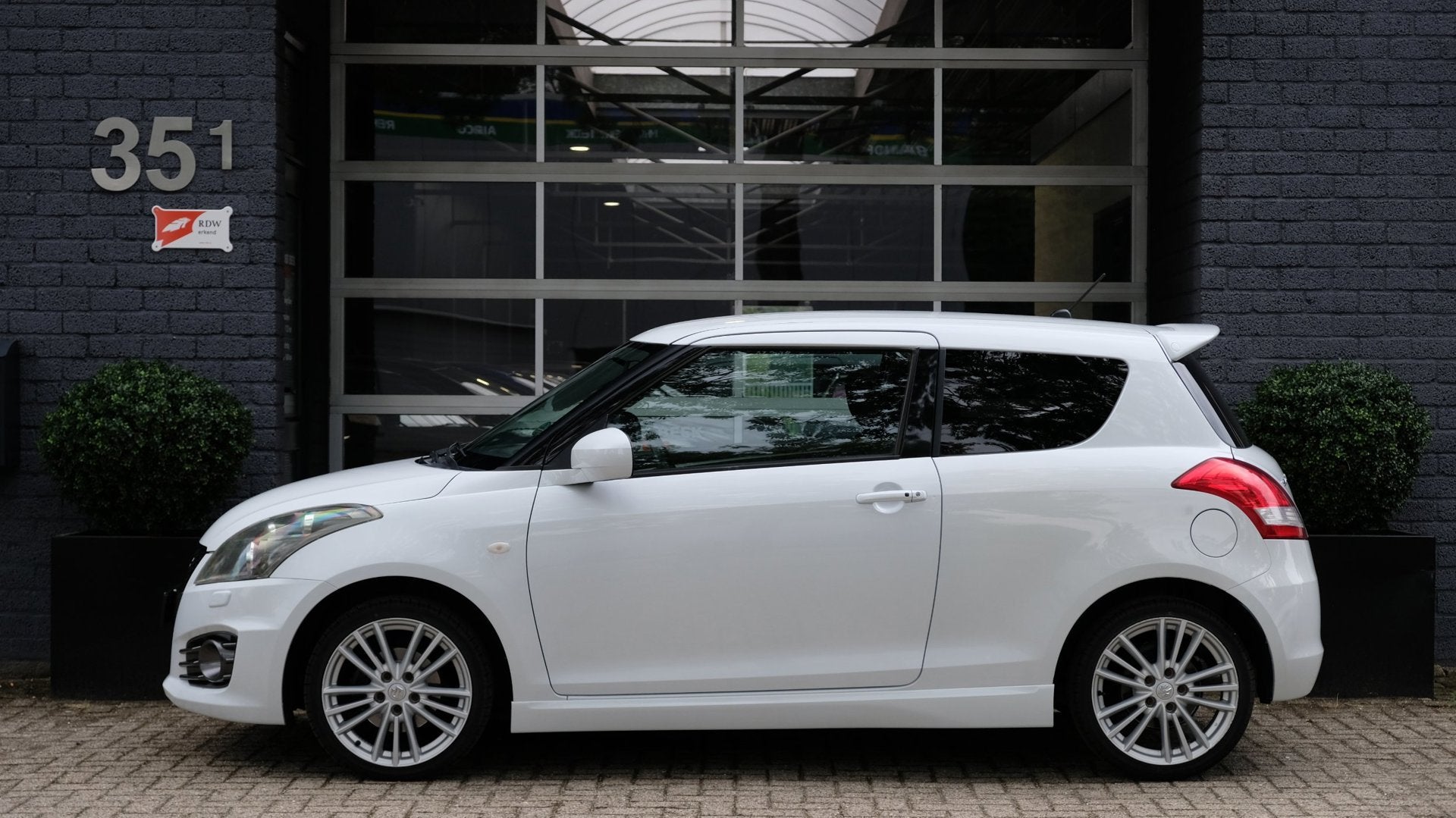 Suzuki Swift 1.6 Sport 136PK Airco|Bluetooth|Cruise, Auto's, Suzuki, Euro 5, Gebruikt, Zwart, 4 cilinders