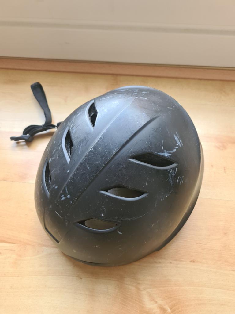 Skeelers maat 41 met helm maat M en beschermers, Ophalen of Verzenden, Gebruikt, Inline skates 4 wielen