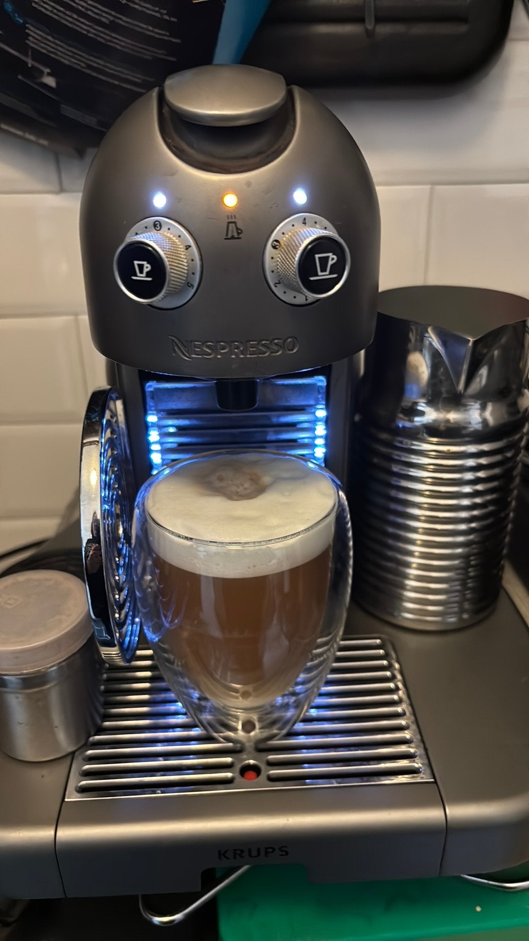 Nespresso Grand Maestria, Ophalen of Verzenden, Zo goed als nieuw, Koffiemachine