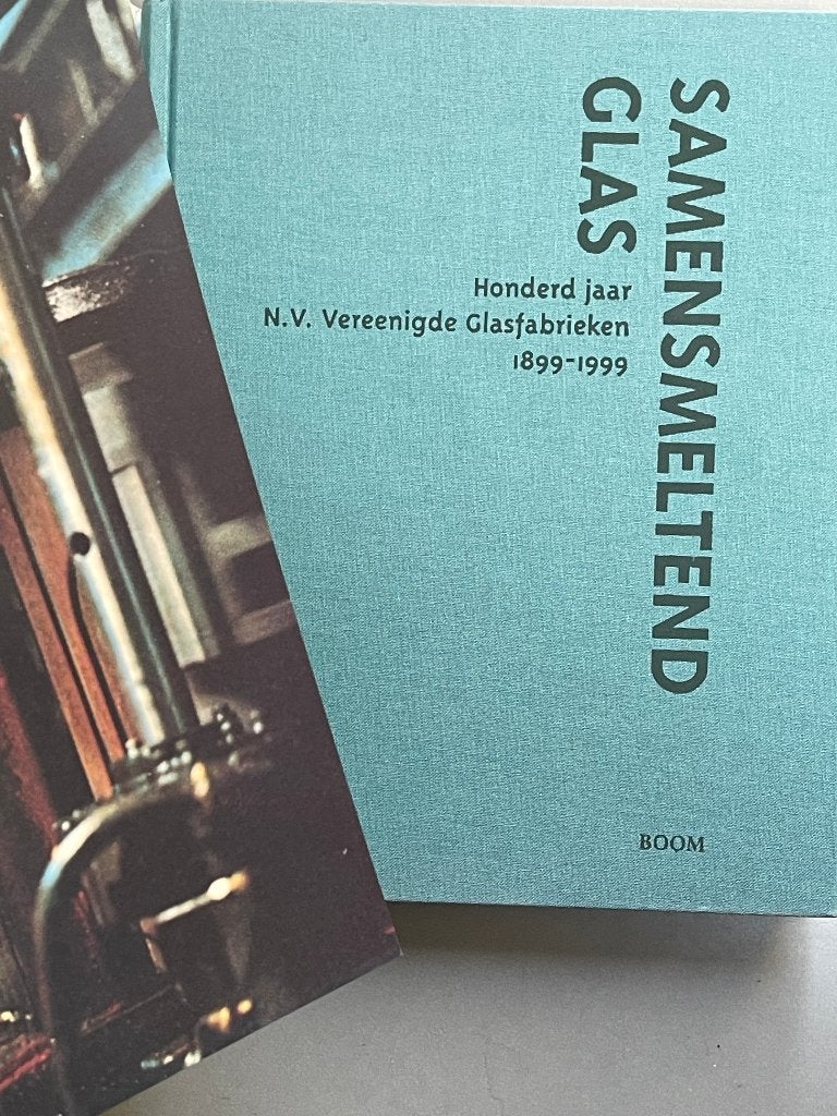 Samensmeltend glas N.V. Vereenigde Glasfabrieken 1899-1999, Ophalen of Verzenden, 20e eeuw of later, Zo goed als nieuw