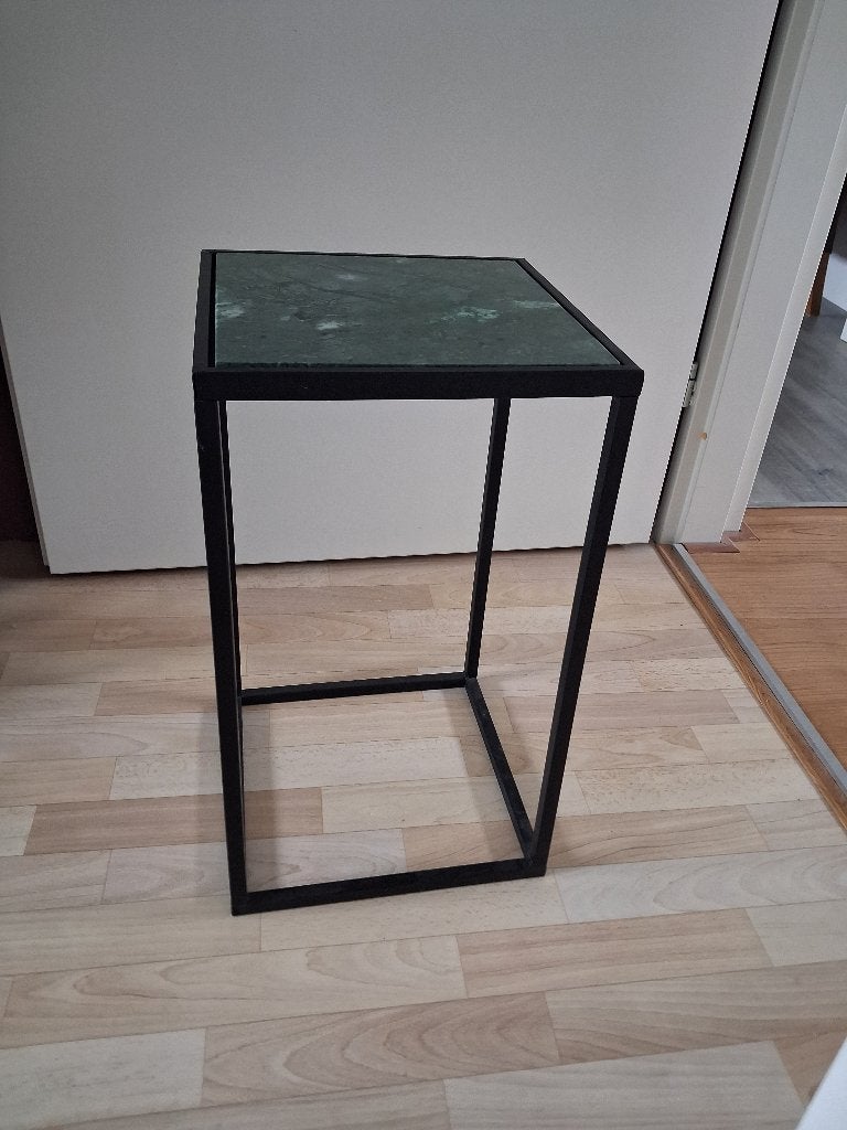 Leuke bijzettafel, Huis en Inrichting, Tafels | Bijzettafels, Minder dan 55 cm, Metaal of Aluminium, Vierkant, Zo goed als nieuw
