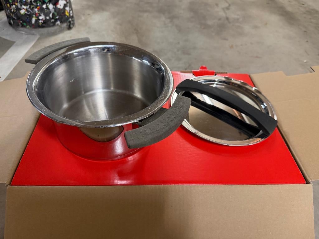 Te Koop: vier mooie pannen wv twee van fissler, Ophalen, Pannenset, Zo goed als nieuw, Fissler