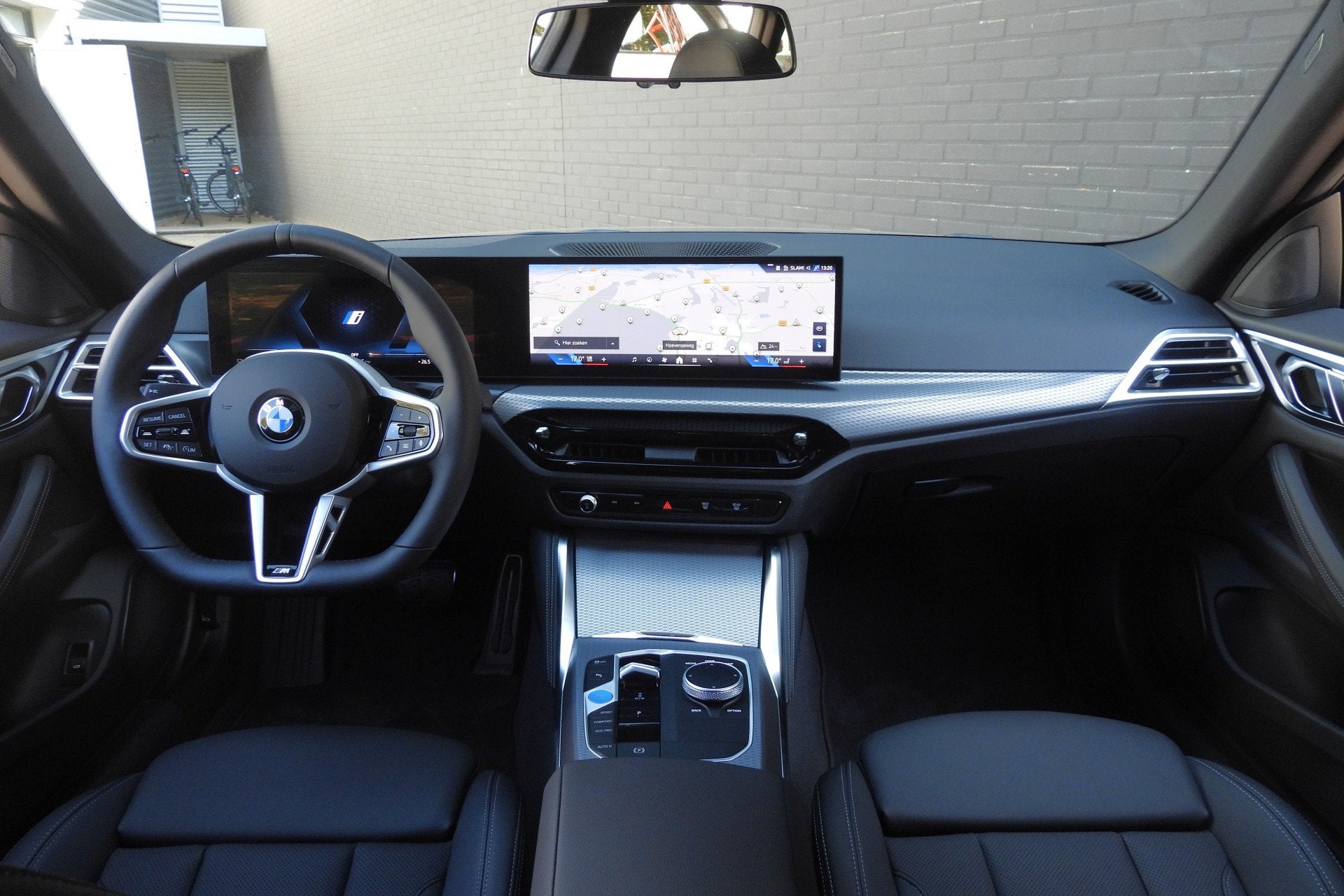 BMW i4 eDrive35 M Sport / Adaptieve LED / Achteruitrijcamera, Auto's, Dealer onderhouden, Achterwielaandrijving, Zwart, Met garantie (alle)