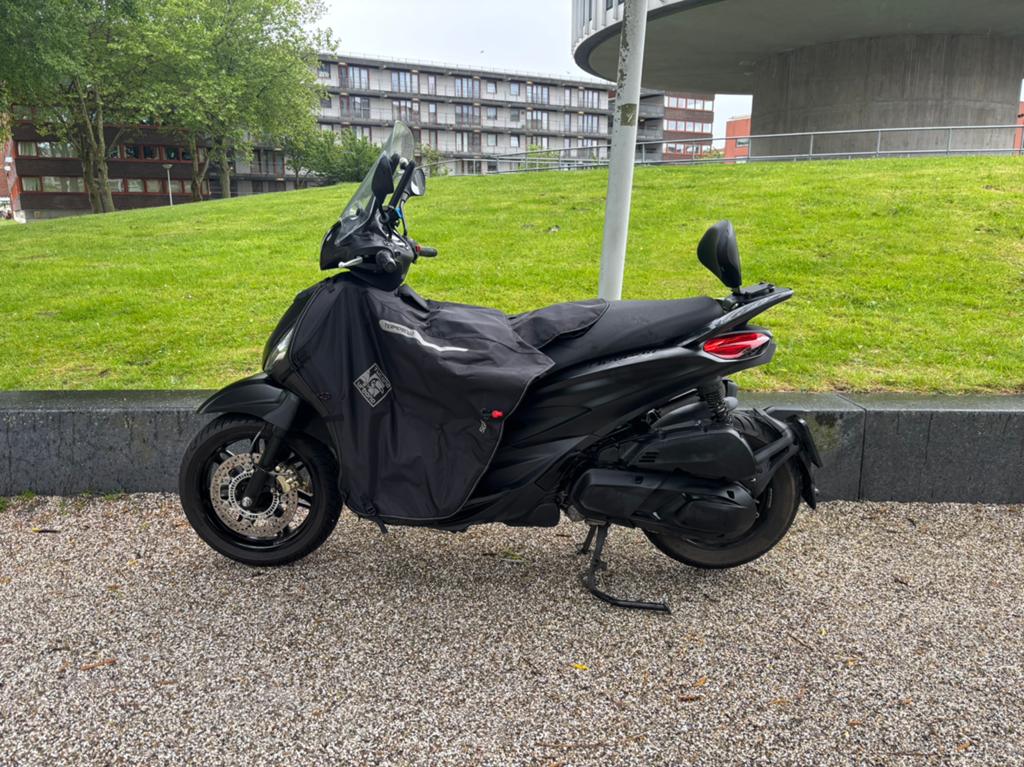 Piaggio Beverly 400 (2024), Fietsen en Brommers, Scooters | Piaggio, Ophalen, Overige modellen, Zo goed als nieuw, Benzine