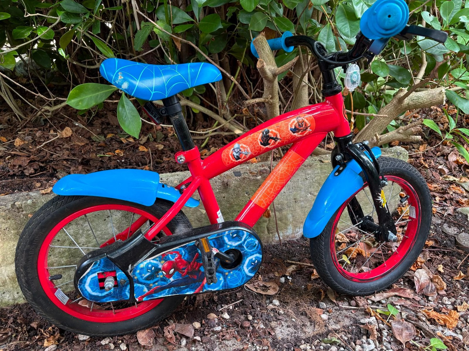 Spider-Man kinderfiets 12 inch met zijwieltjes, Fietsen en Brommers, Ophalen, Zo goed als nieuw, Minder dan 16 inch, Zijwieltjes