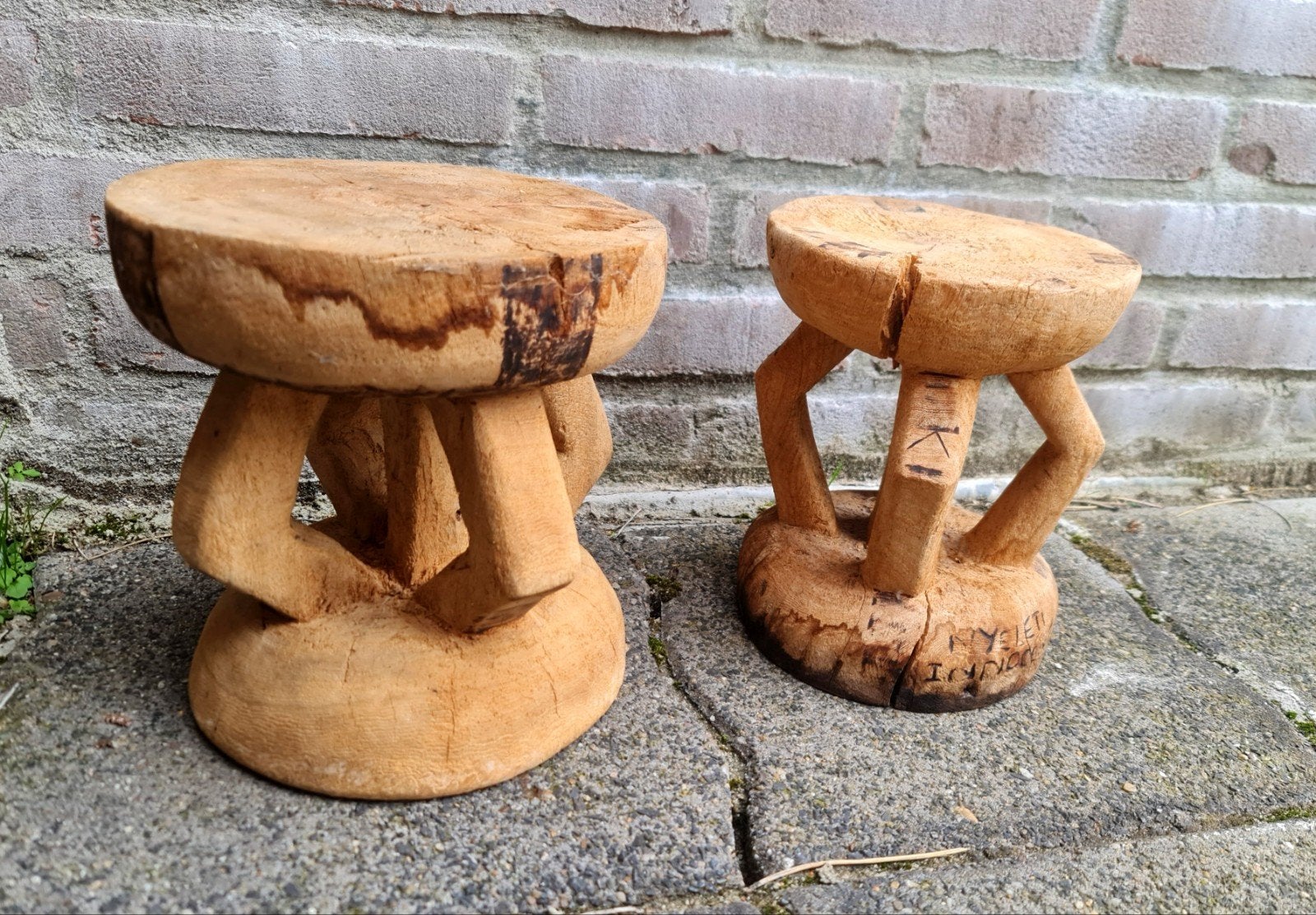 Set van 2 authentieke Afrikaanse Dogon krukken rustiek mooi, Antiek en Kunst, Kunst | Niet-Westerse kunst, Bruin, Overige typen