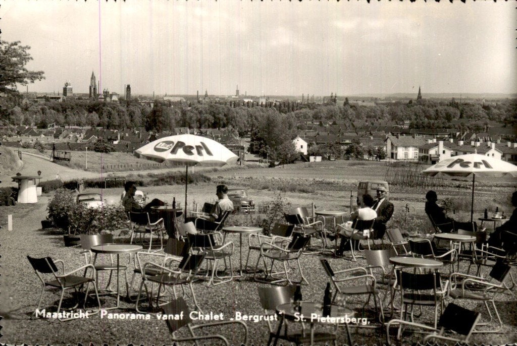 Maastricht - Chalet Bergrust - Panorama vanaf St. Petersber, Ophalen of Verzenden, 1940 tot 1960, Gelopen, Limburg