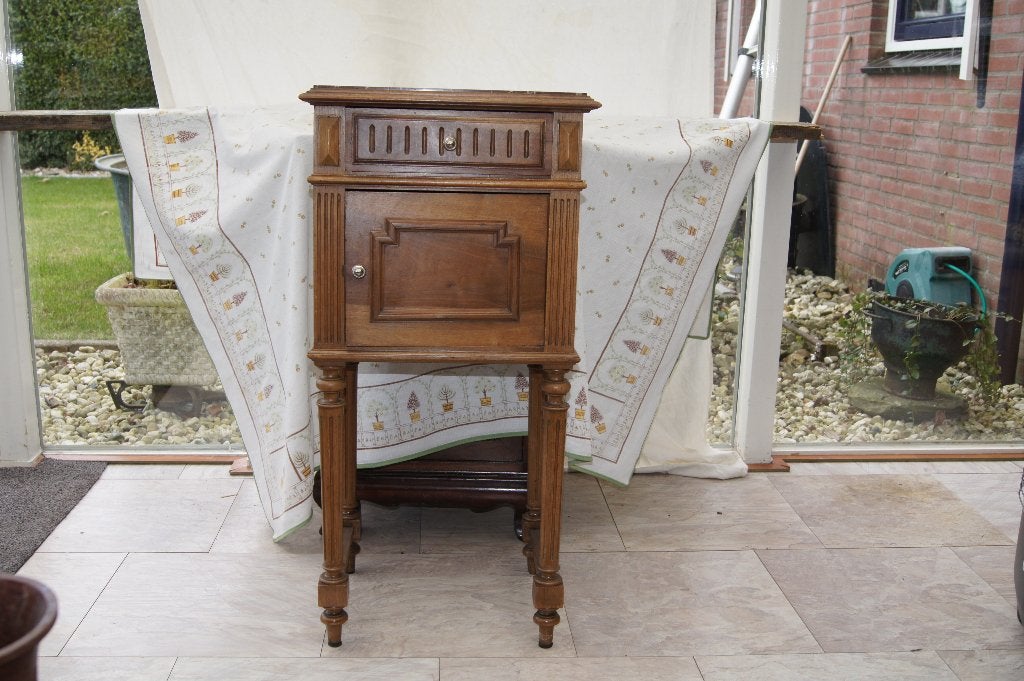 Antiek houten nachtkastje met marmeren blad, Gebruikt, Minder dan 45 cm, Ophalen of Verzenden, 70 cm of meer