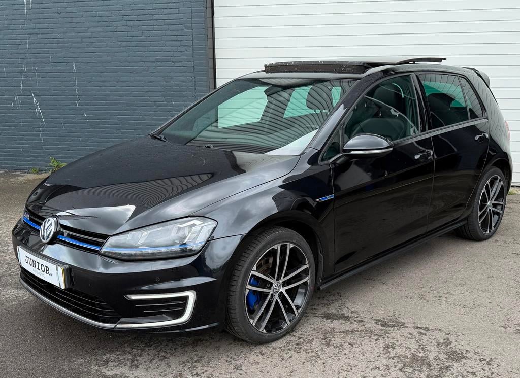 Volkswagen Golf 1.4 TSI GTE PANORAMADAK/KEYLES/LEDER/CAMERA/, Auto's, Volkswagen, 8 kWh, Automatische klimaatregeling, Gebruikt