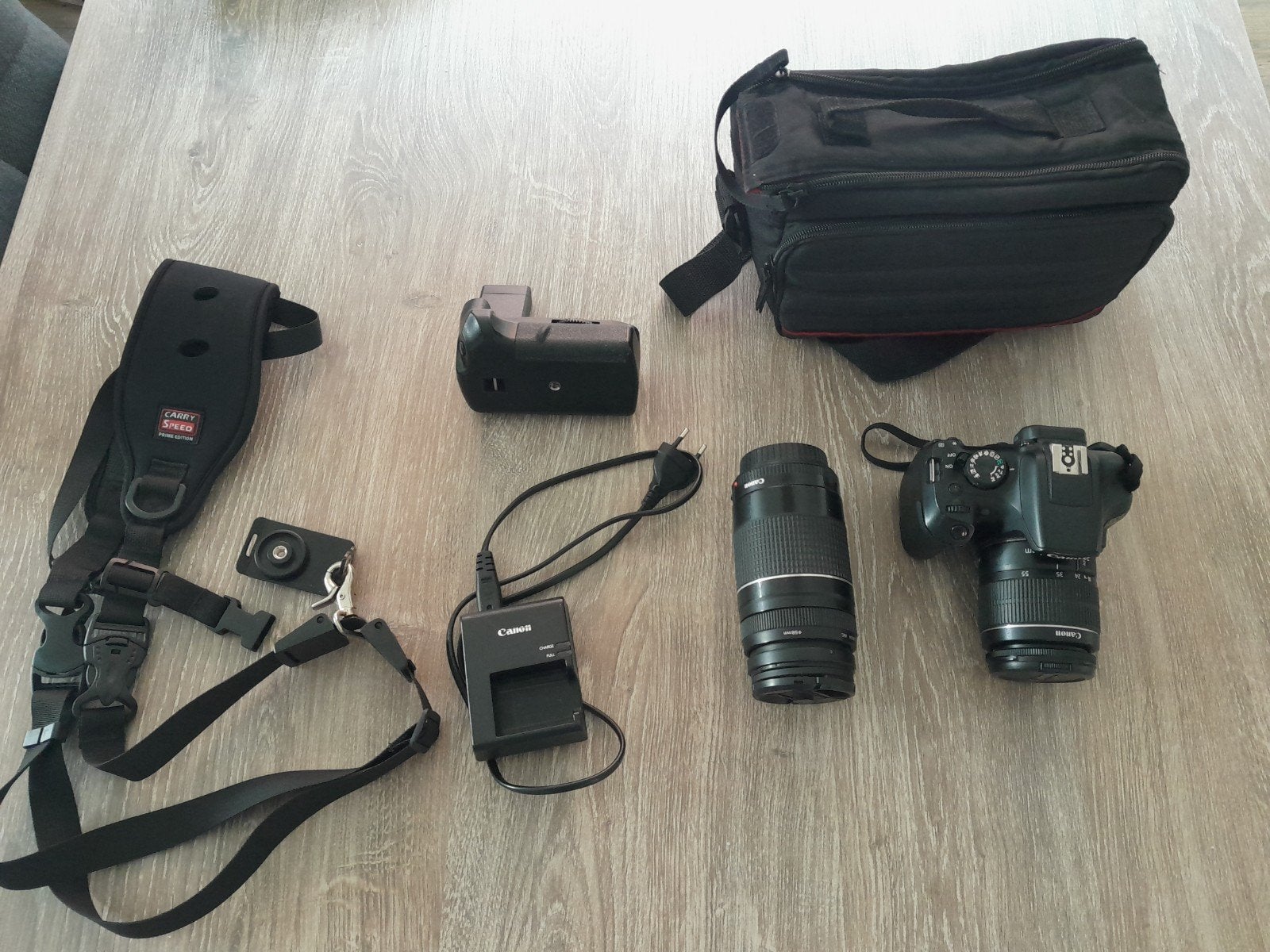 Spiegelreflex camera Canon EOS 1300D inc zoomlens 75-300mm, Ophalen, Gebruikt, Canon, Geheugenkaart