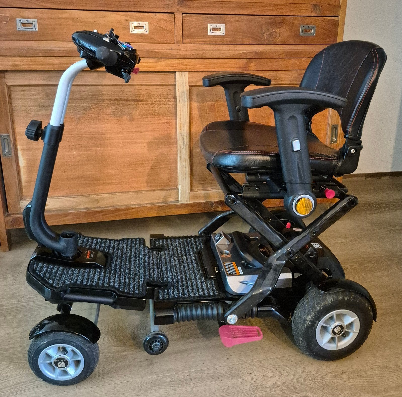 Bobby Carbon Deluxe Opvouwbare Scootmobiel Bouwjaar 2022, Ophalen, Zo goed als nieuw, Mango, 10 km/u of minder