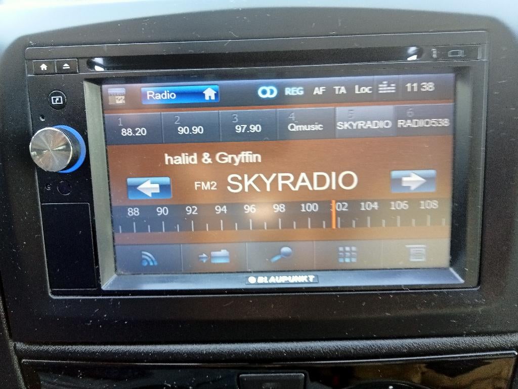 auto radio met navigatie, CD player en USB aansluiting, Ophalen of Verzenden, Zo goed als nieuw