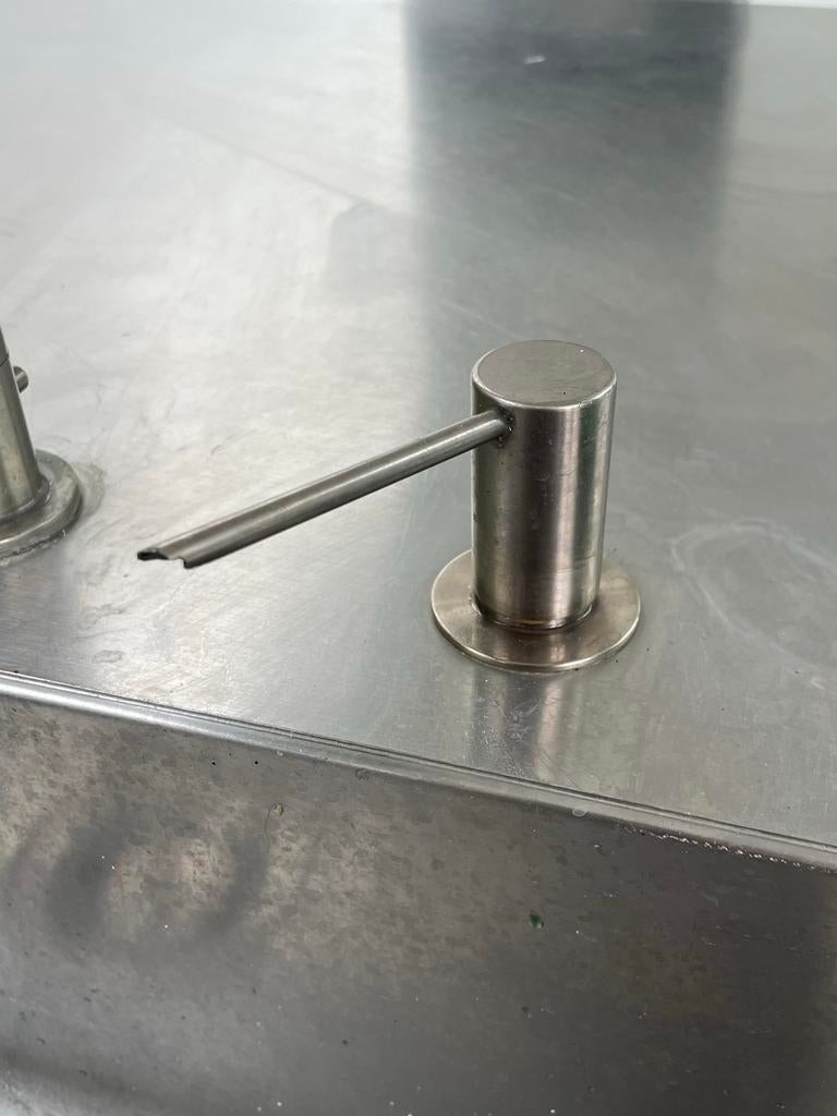 GEVRAAGD: Zeeppomp voor Bulthaup B1 keuken, Zilver, Ophalen of Verzenden, Metaal, Overige merken