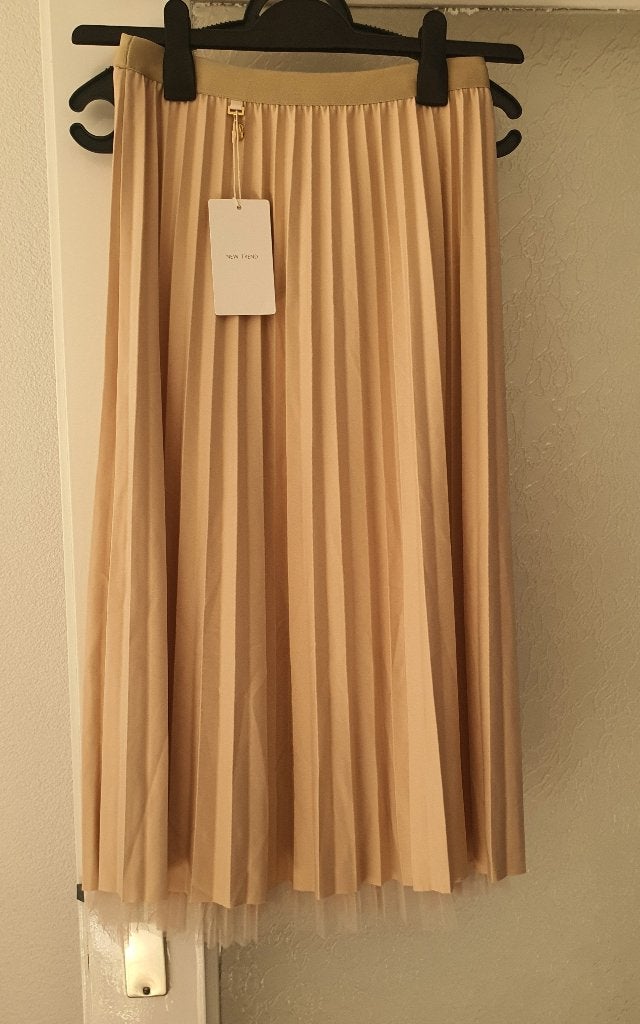 Prachtige beige plissérok (midi/maxi) met tule rand one size, Ophalen of Verzenden, Nieuw, Beige, Onder de knie
