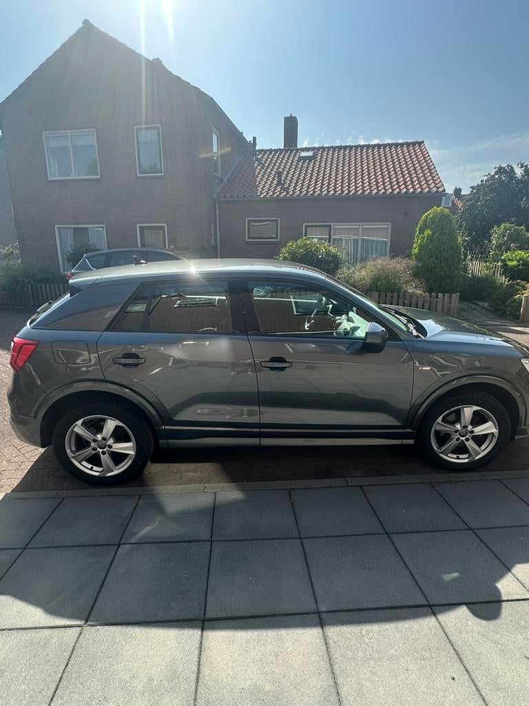 Audi Q2  S-line Tfsi 116pk 2019 Grijs, Auto's, Voorwielaandrijving, Q2, 1200 kg, Origineel Nederlands