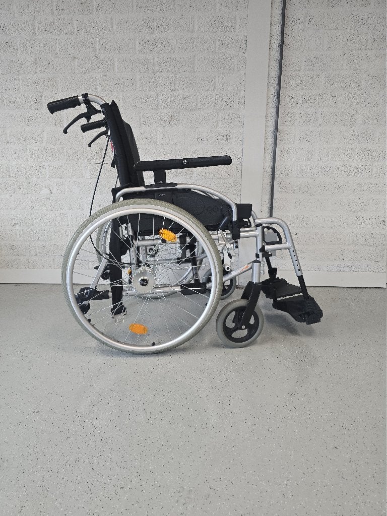 B&B Pyro start lichtgewicht rolstoel (125kg - 52cm), Diversen, Ophalen of Verzenden, Inklapbaar, Zo goed als nieuw, Duwrolstoel