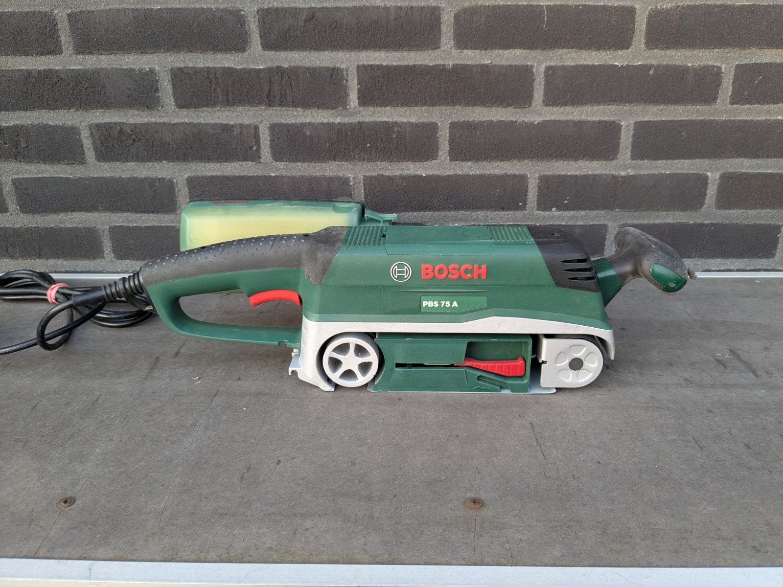 Bosch PBS 75 A bandschuurmachine, Ophalen of Verzenden, Gebruikt, Minder dan 600 watt, Bandschuurmachine