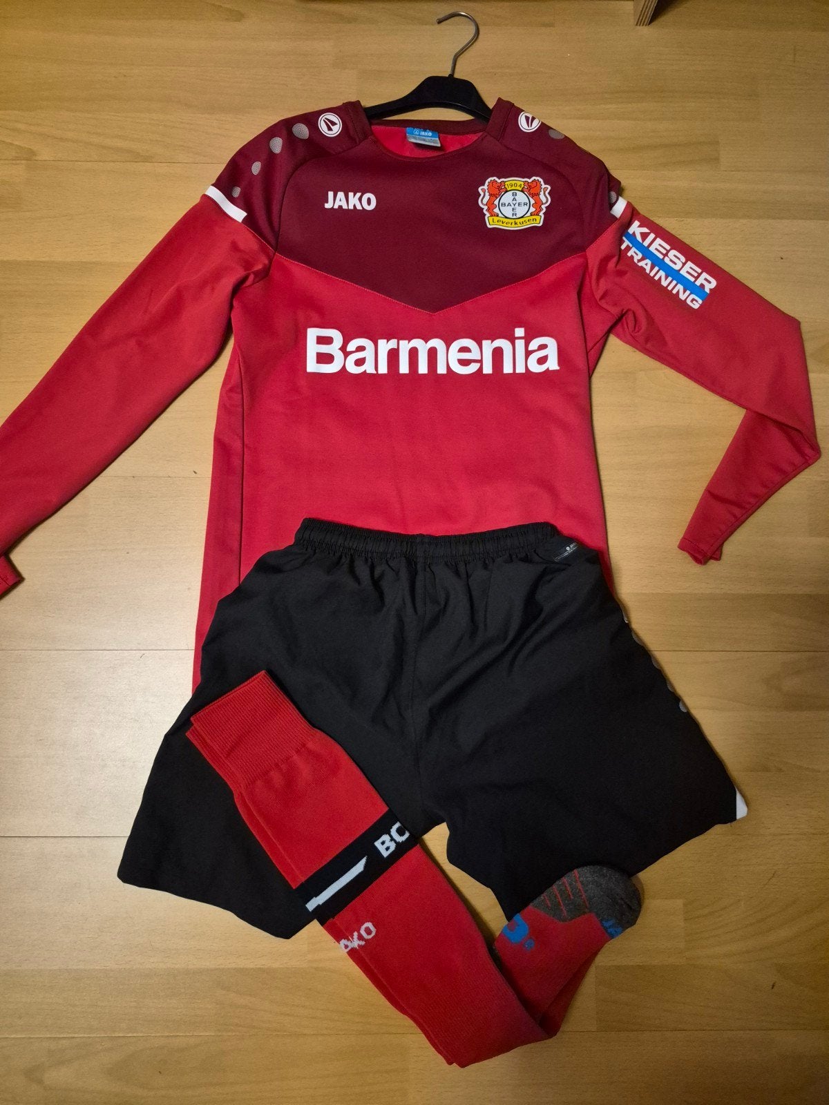 Bayer Leverkusen voetbaltenue (shirt, broek, sokken) maat S, Ophalen of Verzenden, Voetbal, Jako, Gedragen