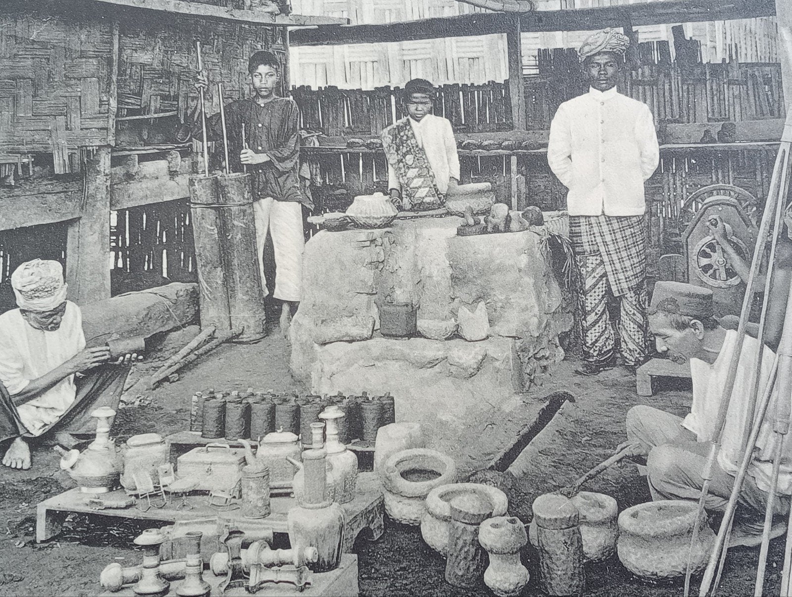 Fotogravure Kopergieterij Sumatra Nederlands Indië Indonesië, Verzamelen, Foto's en Prenten, Ophalen of Verzenden, Voor 1940, Gebruikt