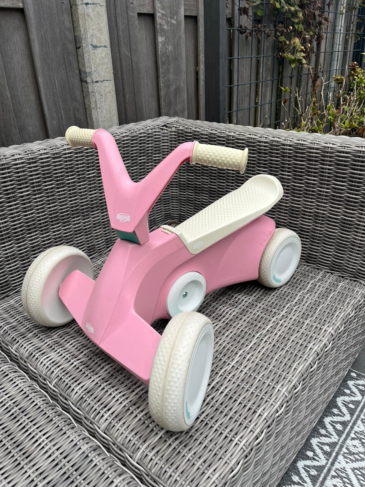 Berg loop fiets Go 2 roze incl duwstang, Ophalen, Gebruikt, Loopfiets