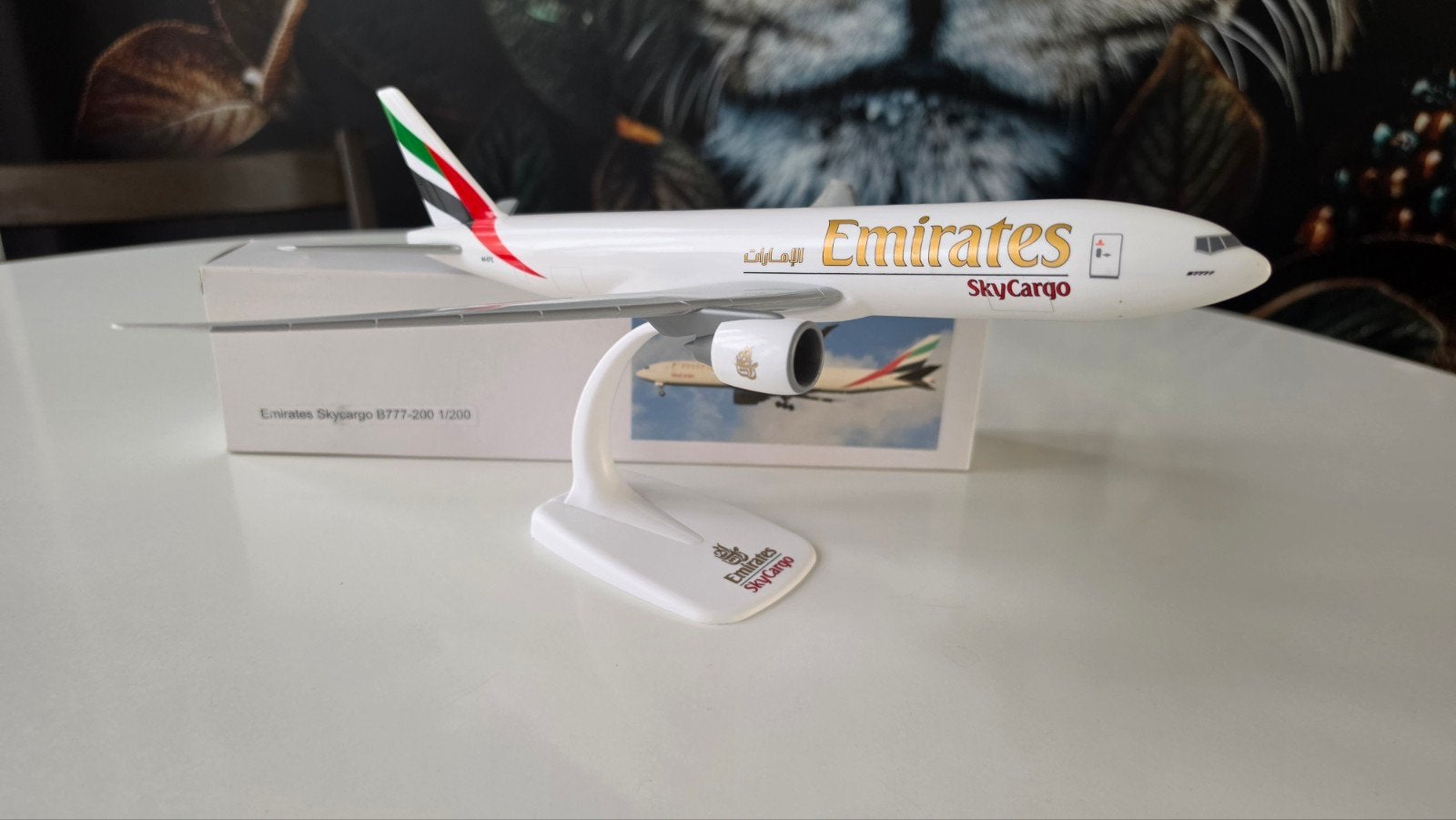 Emirates B777 Freighter SkyCargo 1:200, Ophalen of Verzenden, Schaalmodel