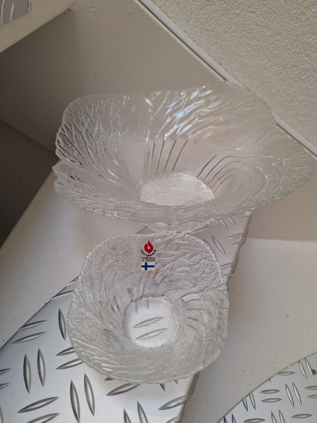 2 Finse glazen schalen Lasilandia Pertti Kallioinen, Schaal, Vierkant, Ophalen of Verzenden, Glas