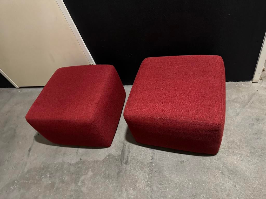 Rode Montél poefjes, Huis en Inrichting, Ophalen, Zo goed als nieuw, Rechthoekig, Minder dan 50 cm