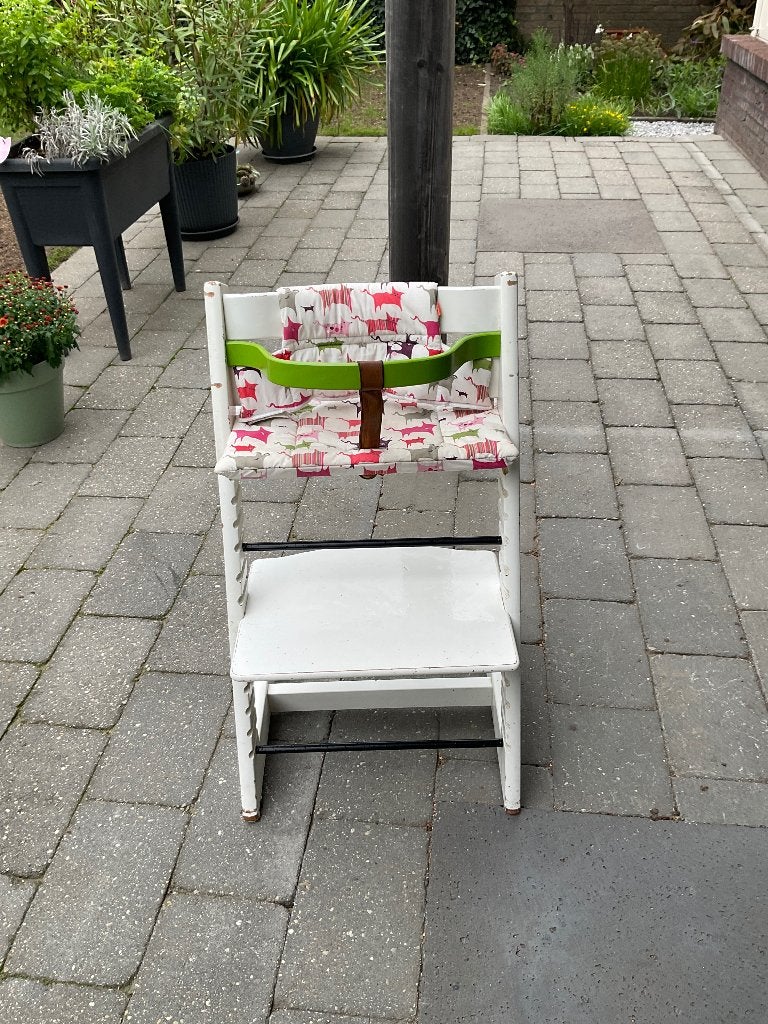 Stokke Tripp Trapp stoel wit met kussen, beugel en leertje, Ophalen, Gebruikt, Meegroeistoel, Aanschuifbaar