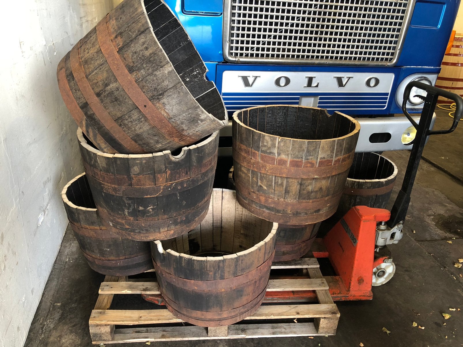 DE LAATSTE Bloembak van half whisky vat € 35 euro!!, Ophalen, Nieuw, Rond, Hout